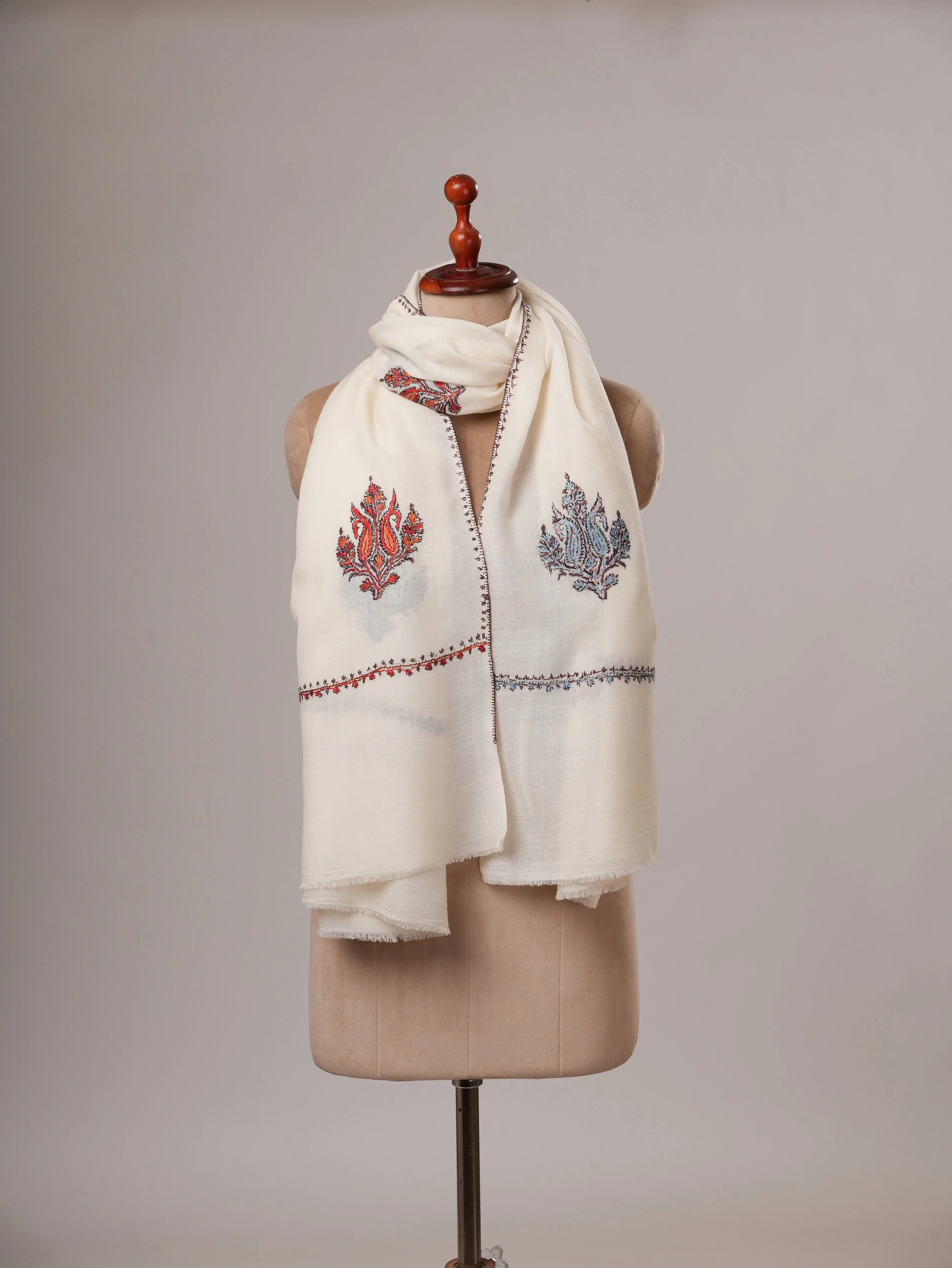 Aksi Hand Embroidered Fine Wool White Shawl Shahkaar