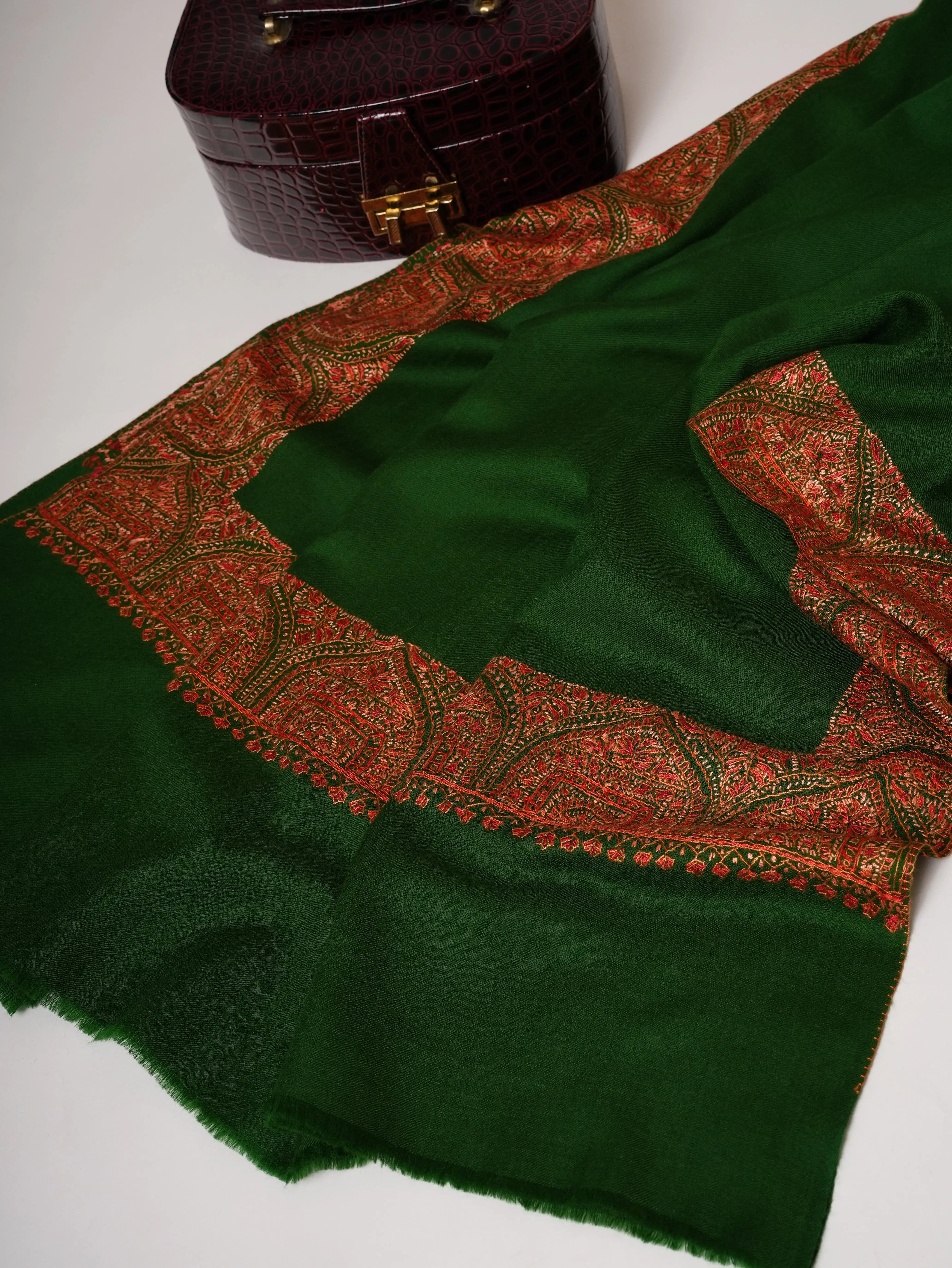 Green Daur Dar Hand Embroidered Fine Wool Shawl Shahkaar