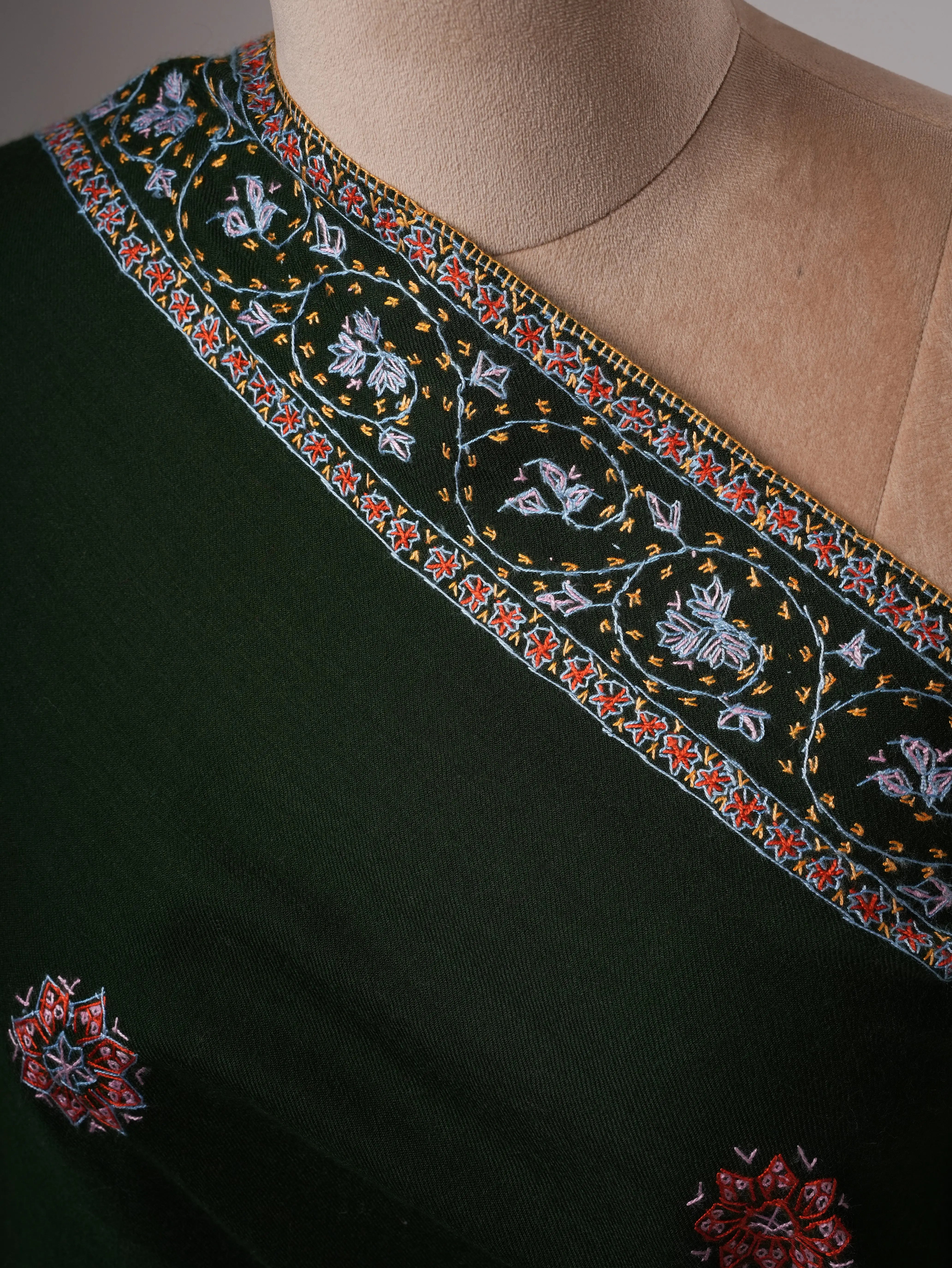 Elegant Dark Green Fine Wool Shawl with Traditional Buteh Daur Handwork Shahkaar