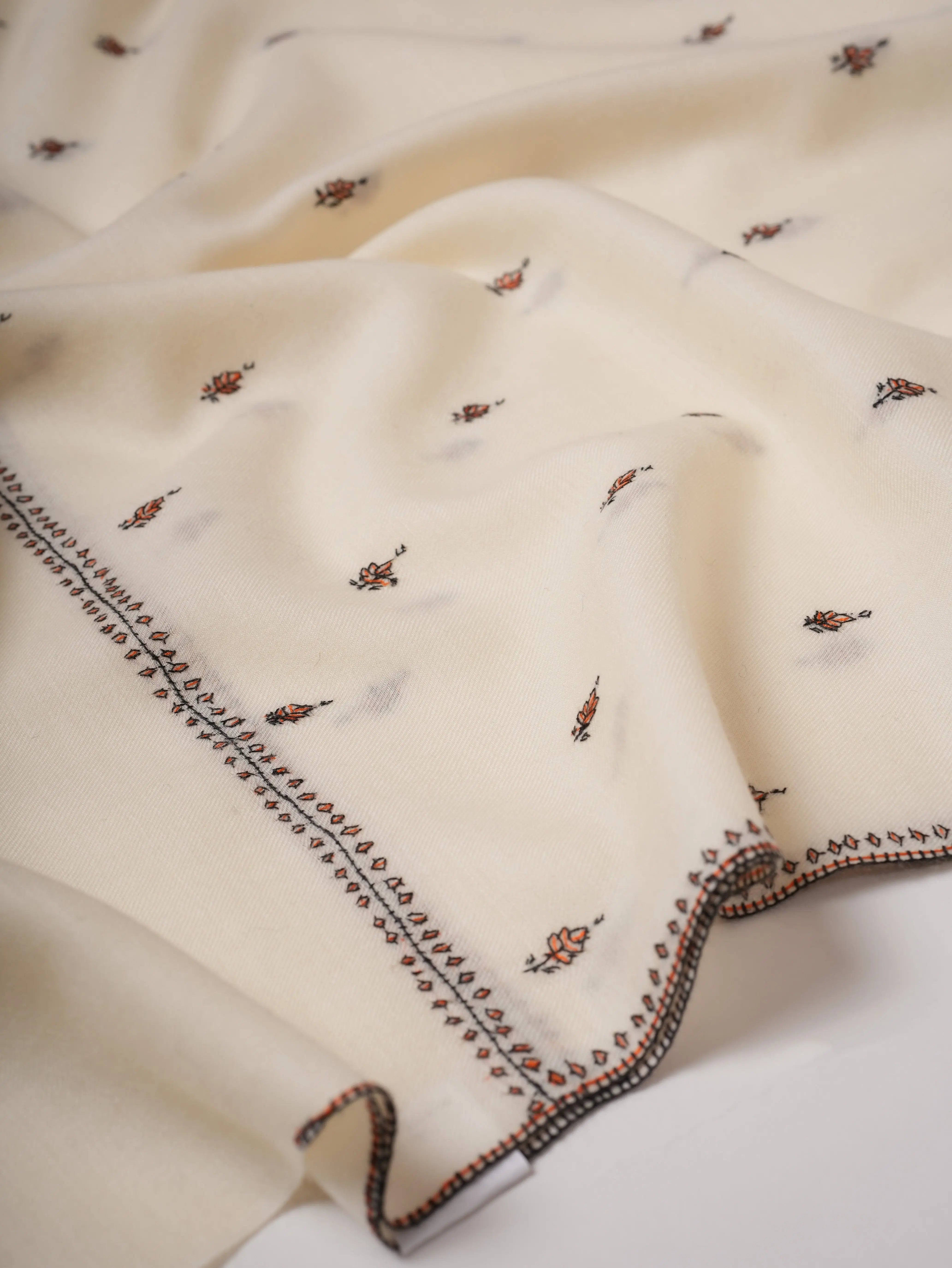 Soft White Fine Wool Shawl Featuring Intricate Mache Booti Embroidery Shahkaar