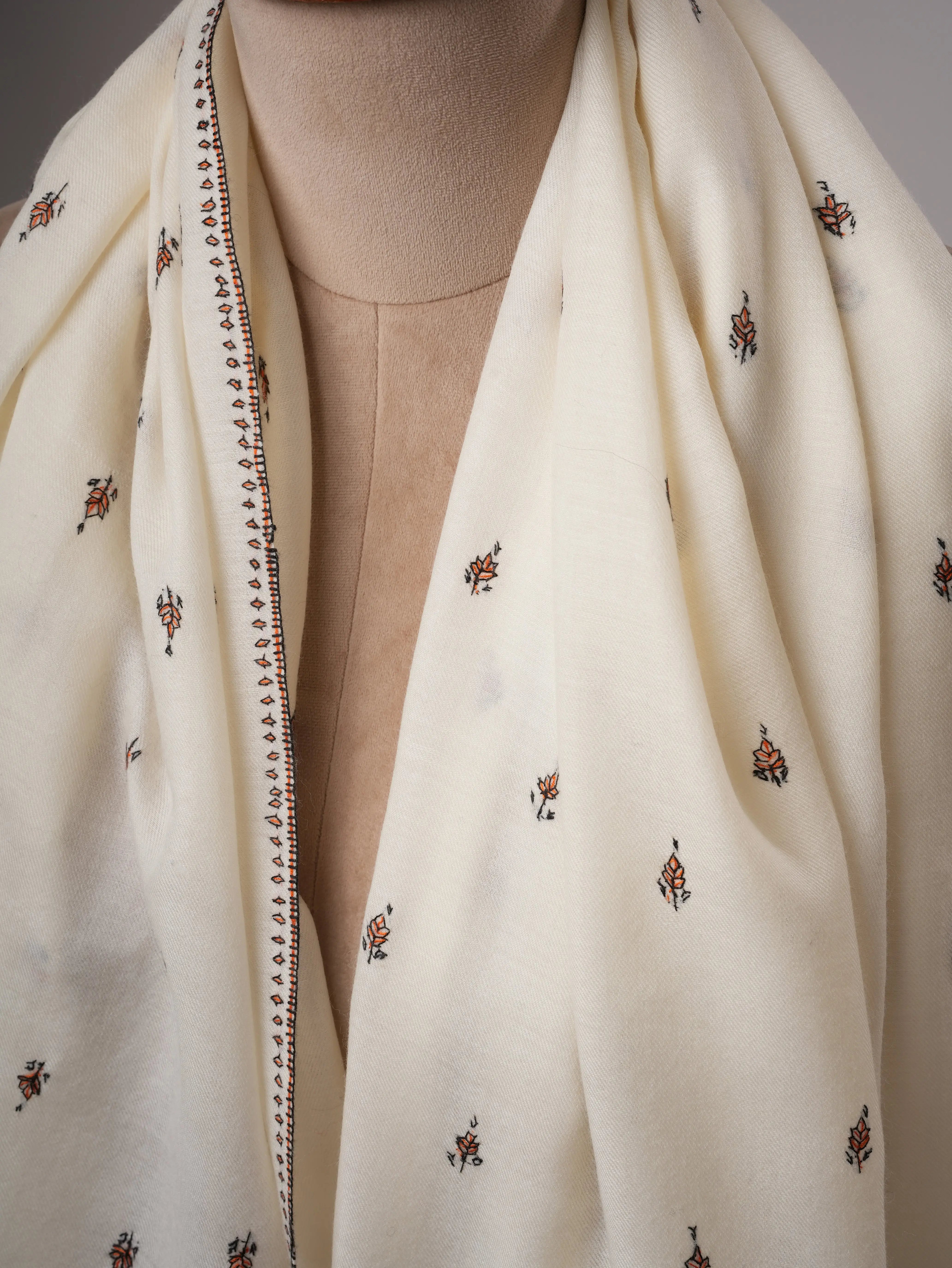 Soft White Fine Wool Shawl Featuring Intricate Mache Booti Embroidery Shahkaar