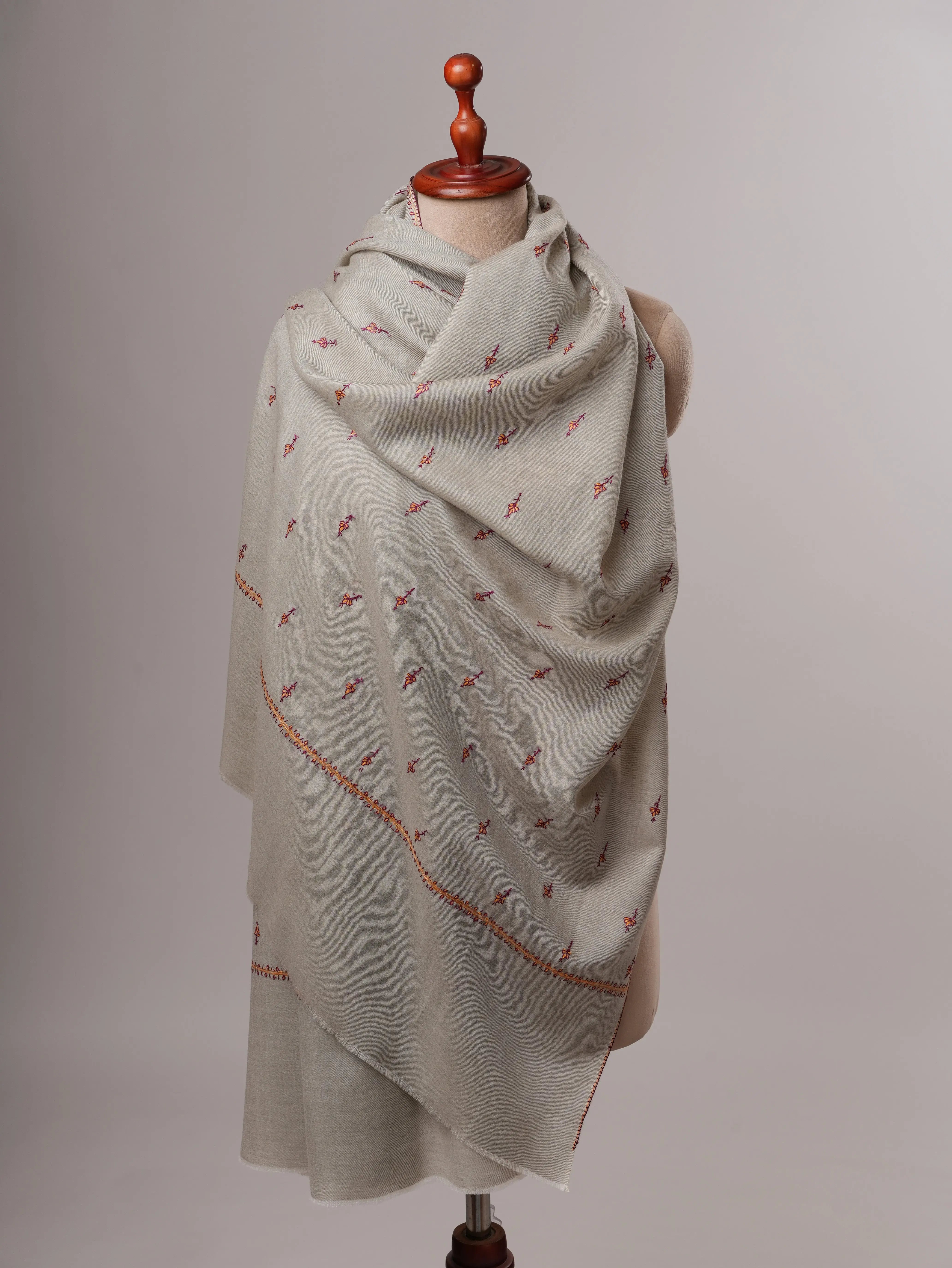 Handcrafted Grey Wool Shawl Featuring Intricate Machie Booti Motifs Shahkaar
