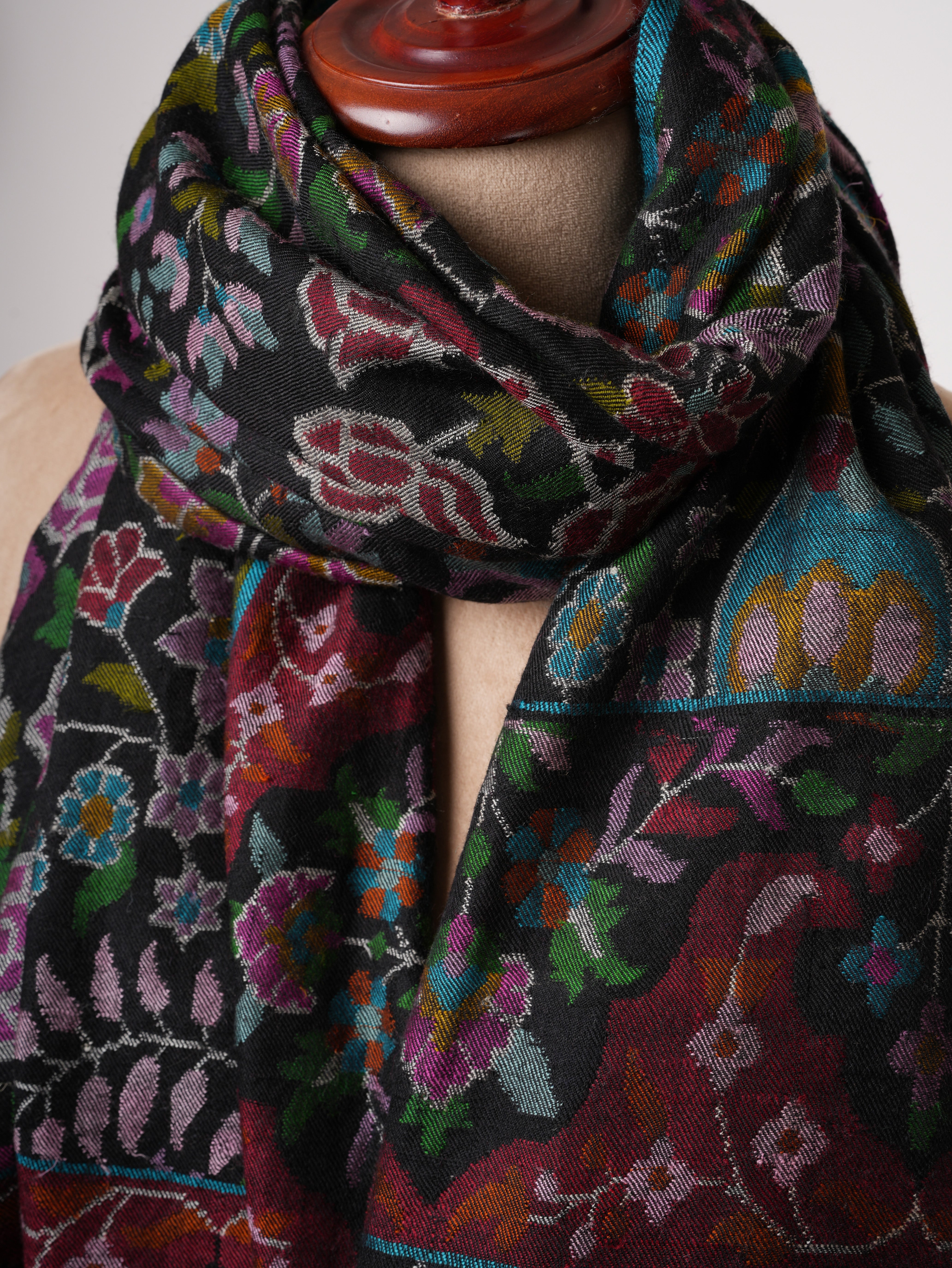 Black Kashmir Kani Weave Pashmina Shawl - Patrimonio in tessuto a mano
