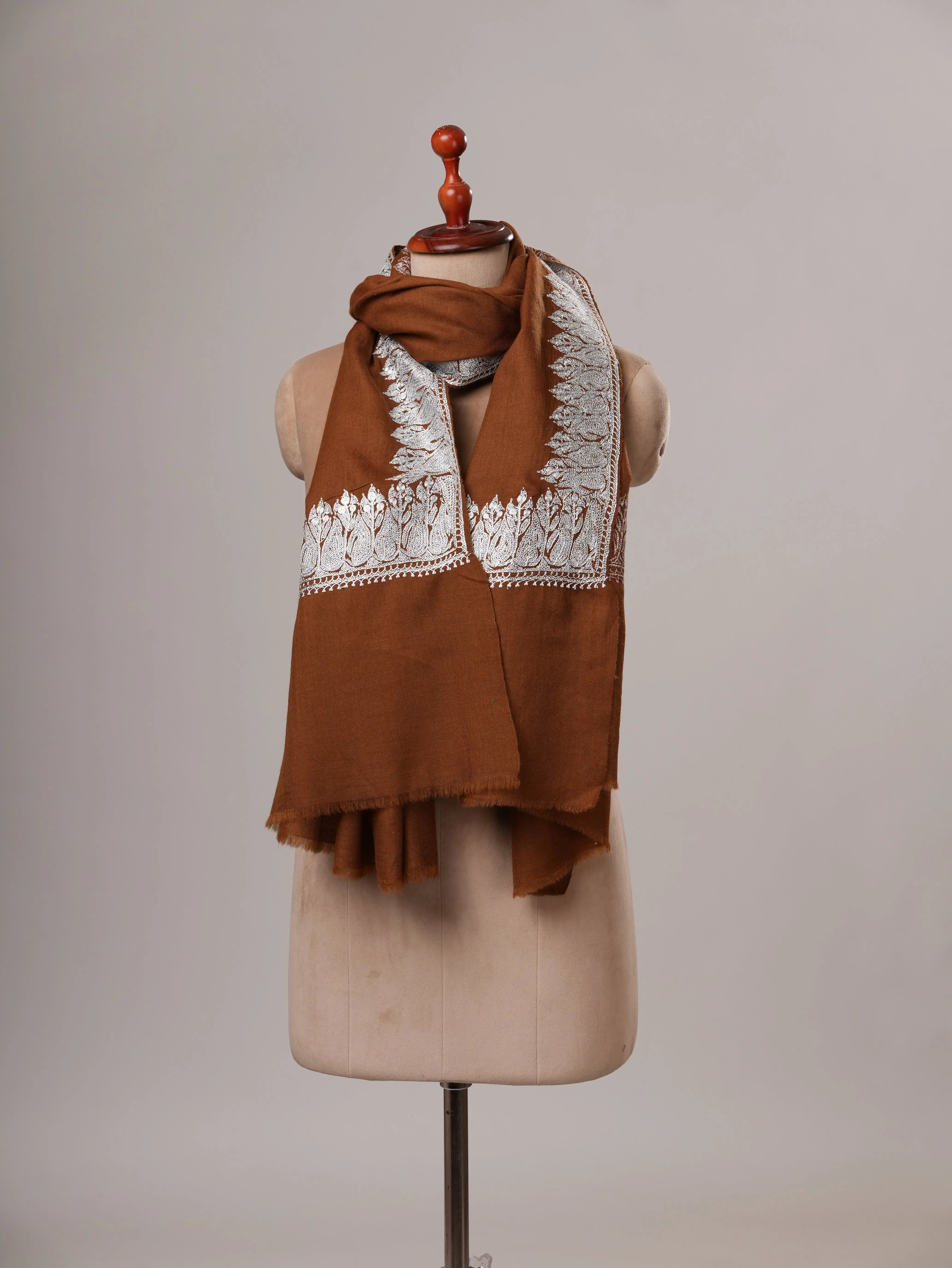 Hand Embroidered Tilla Daurdar Fine Wool Shawl Shahkaar