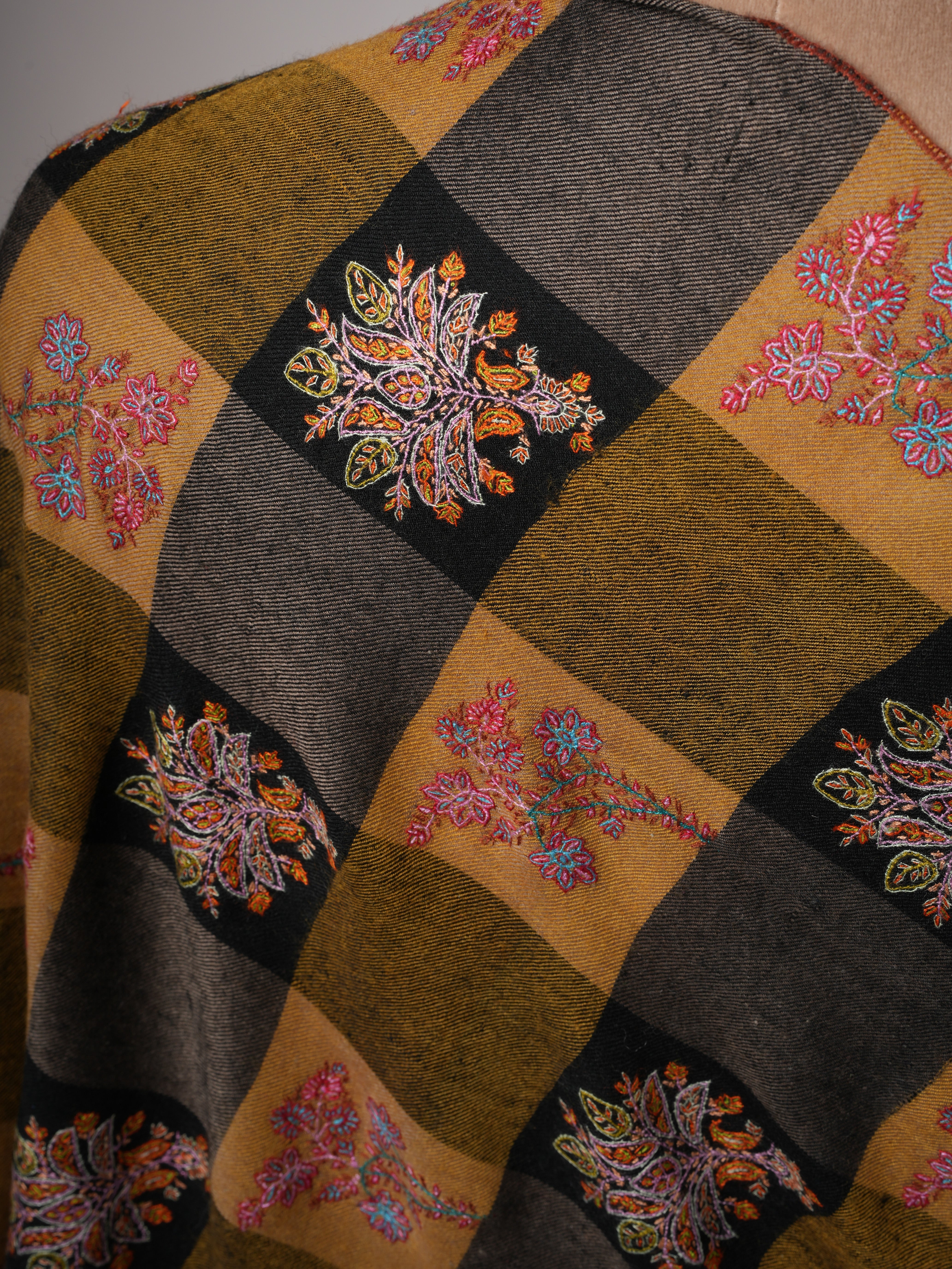 Hand Embroidered Buteh Checkered Kashmiri Pashmina Shawl Shahkaar