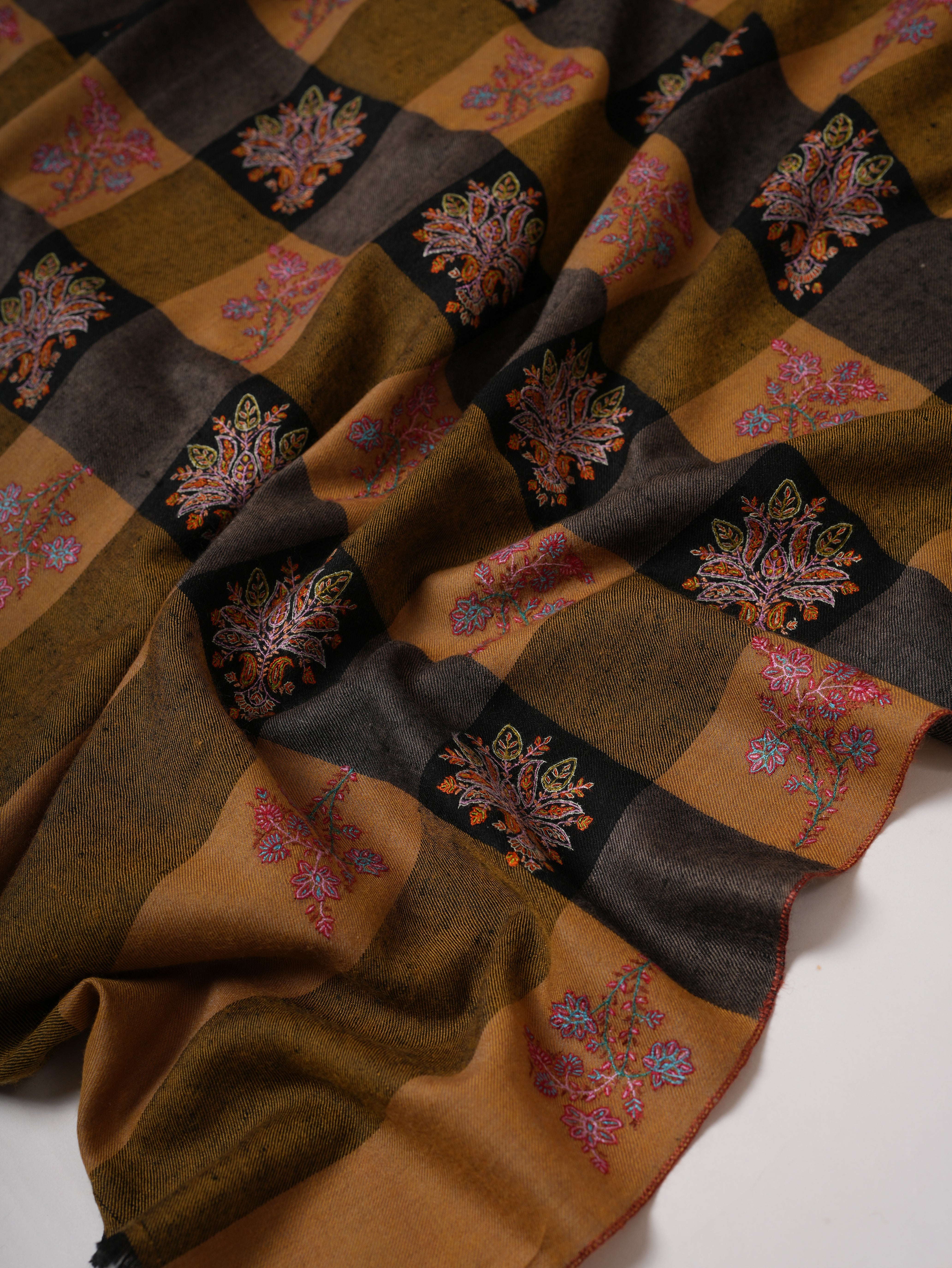 Hand Embroidered Buteh Checkered Kashmiri Pashmina Shawl Shahkaar