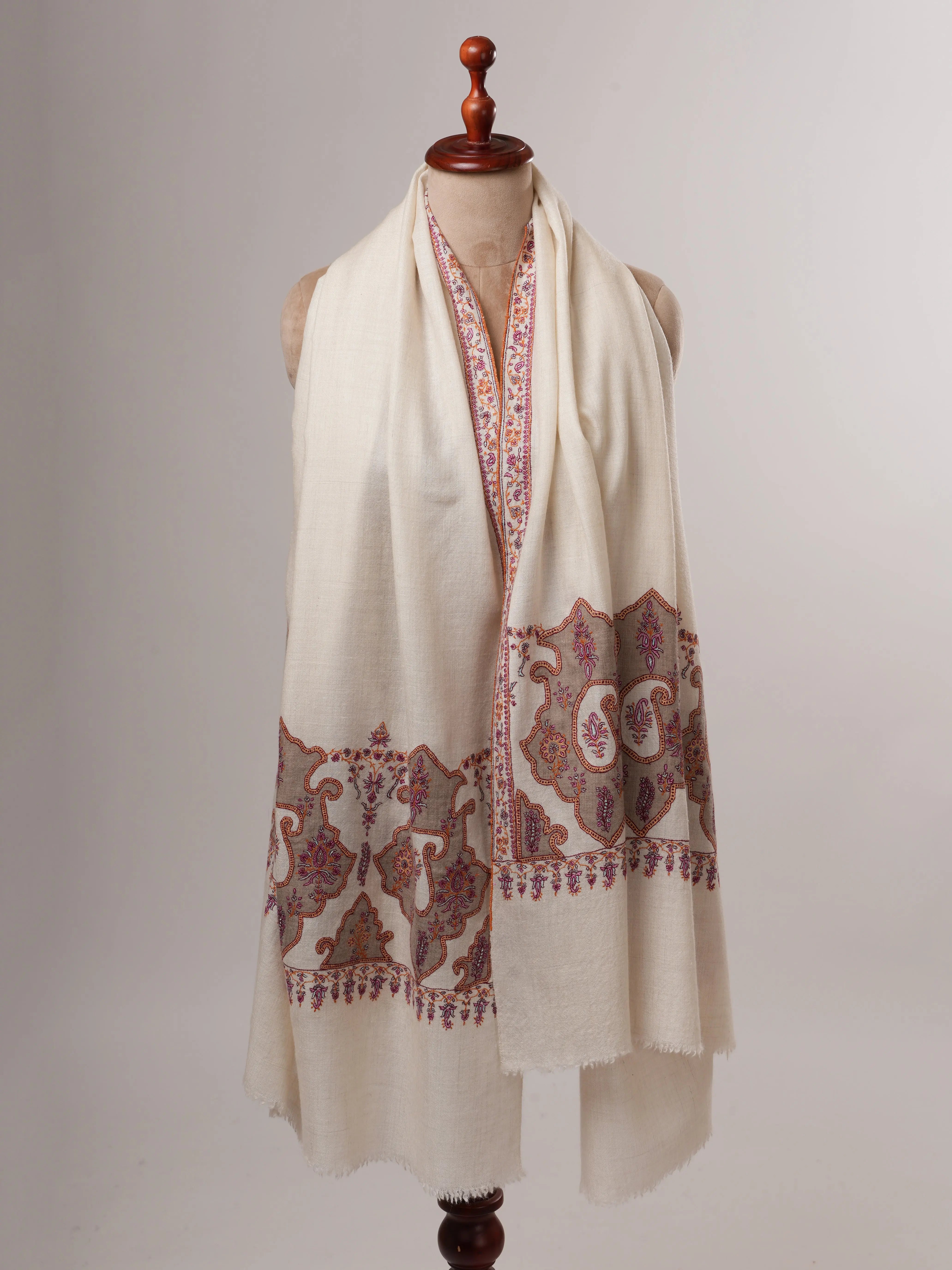 Ivory Pashmina Shawl – Paisley Patched Palla with Hand Embroidery Shahkaar