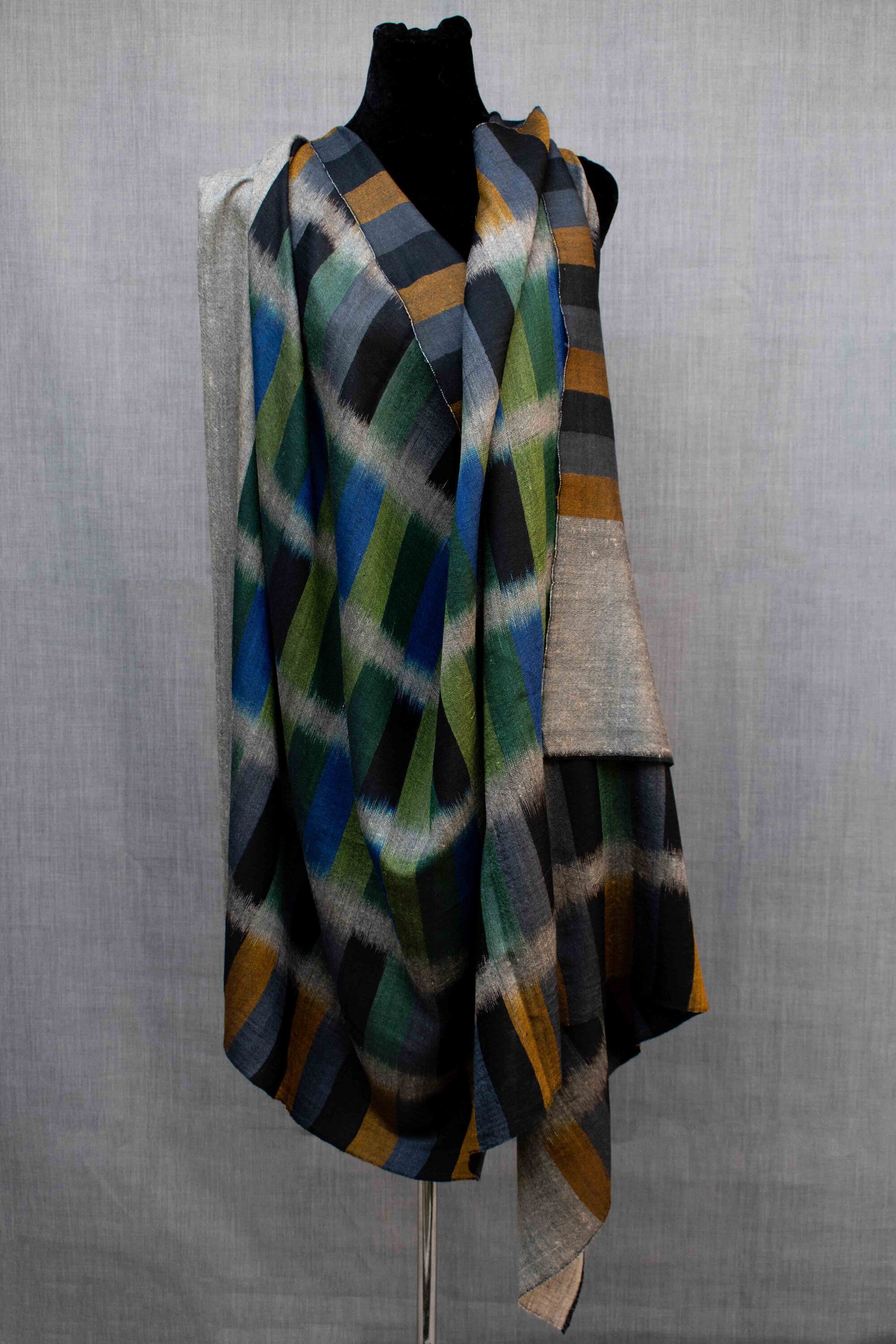 Aasmeen Ikat Pashmina Shawl, made in Kashmir, Space Dyed, Handwoven